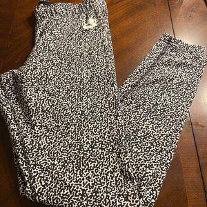 SOLD Black & White Nike Leggings